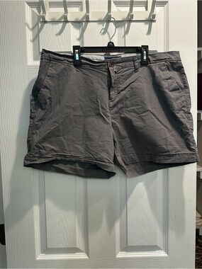 Old Navy Women's Gray Flat-Front Shorts